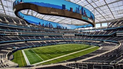 于婧萱在亚冬会女子滑雪登山短距离赛夺银牌